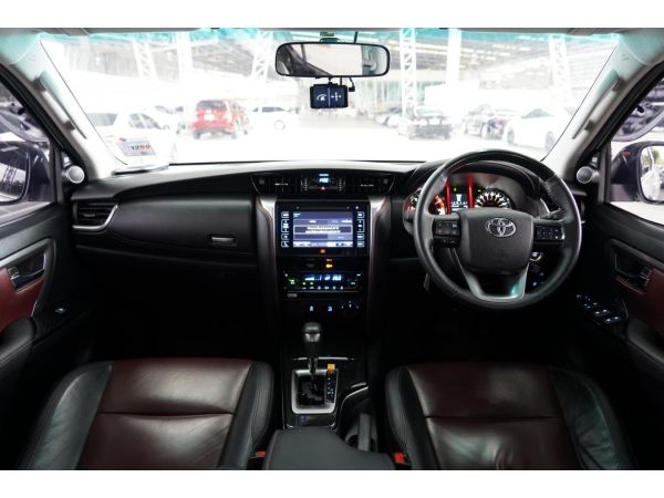 2017 TOYOTA FORTUNER 2.8 TRD 4WD รูปที่ 4